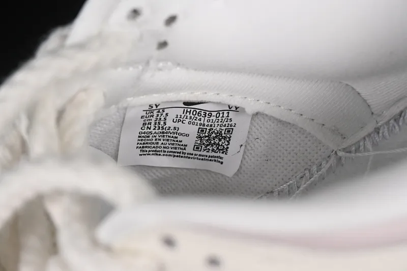 All categories Nk SB Dunk series Nk SB Dunk Low low-top sneakers Nike SB Dunk Low white lavender embossed low-top casual sneakers IH0639-011